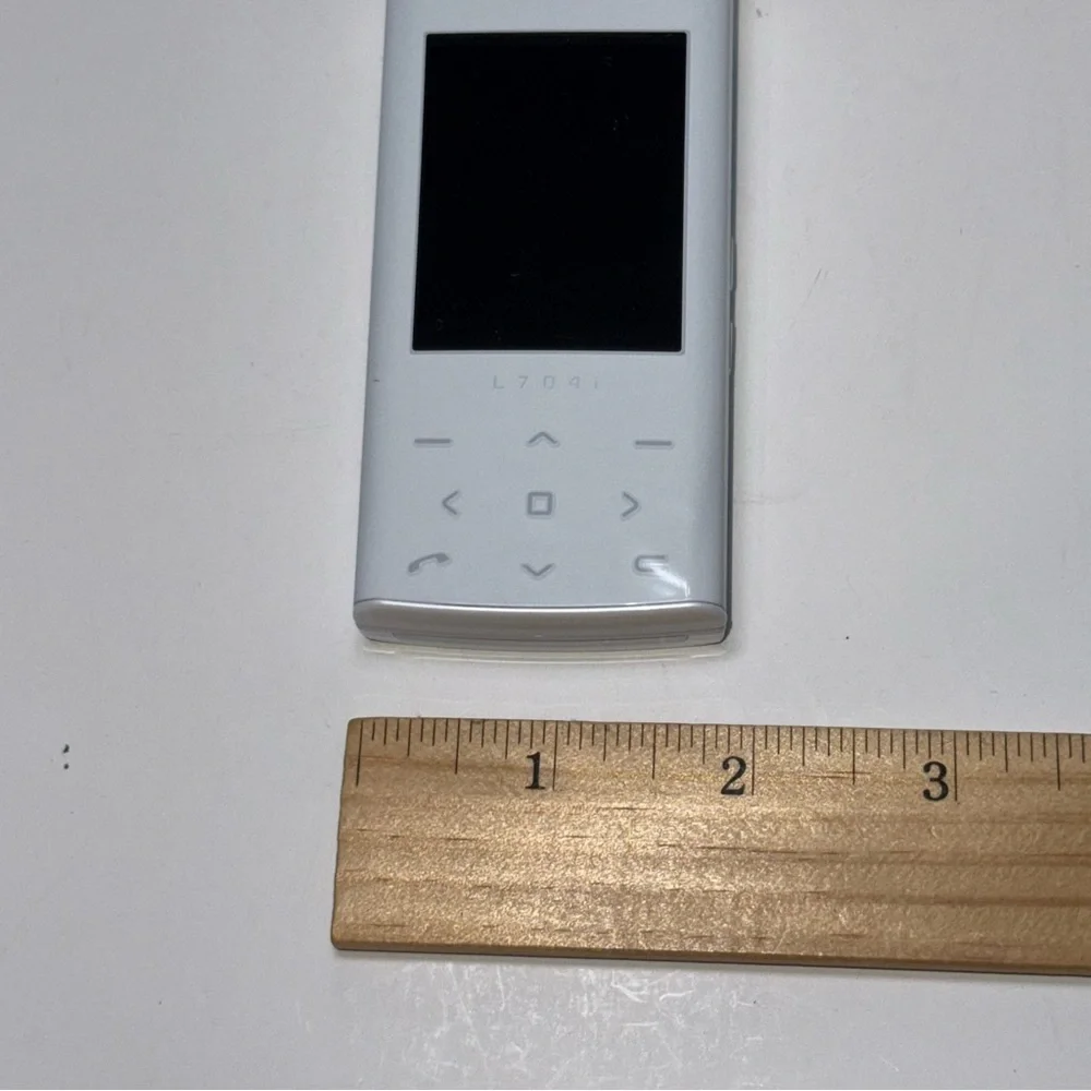 LG LT041 White Chocolate Cellular Japanese Phone No Charger “UNTESTED” Buy As Is